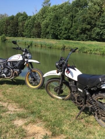 Ducati Desert Sled face à une Yamaha XT500
