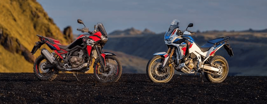 Image de présentation de l'article montrant la HONDA AFRICA TWIN 2022 et la HONDA AFRICA TWIN ADVENTURE SPORTS 2022 dans le désert.