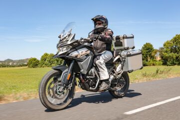 Voge 650 dsx action