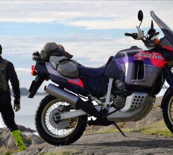 Honda XRV750 Africa Twin Motology
