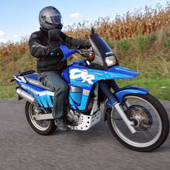 suzuki DR800