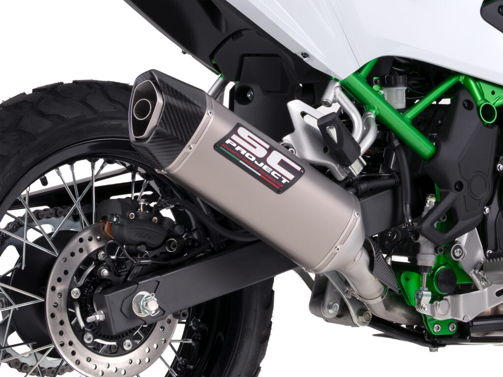  Silencieux SC-Project SC1-X titane monté sur la Kawasaki KLE 500 2026