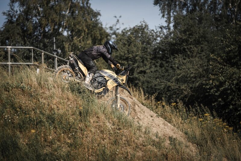 Pilote en session Ride & Train sur le tracé de l'ACT Camp 2026
