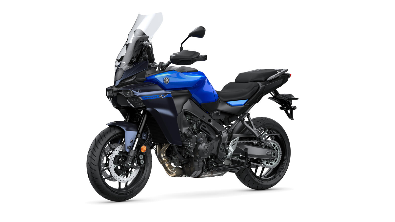 Yamaha Tracer 9 2027 en coloris Power Blue, vue trois quarts avant en studio