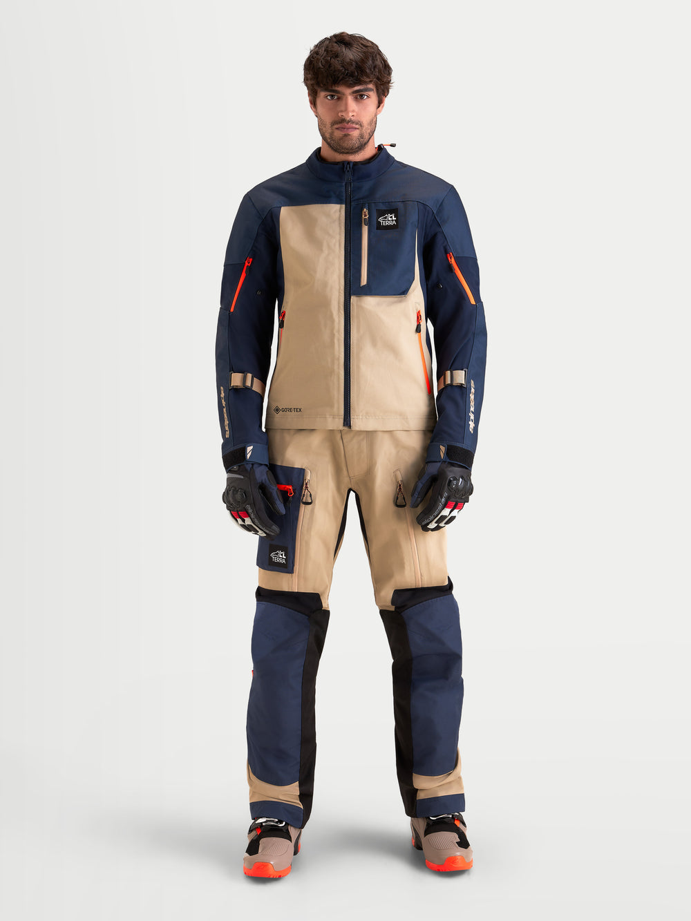 Ensemble Alpinestars Arenis Gore-Tex bleu et beige, vu de face